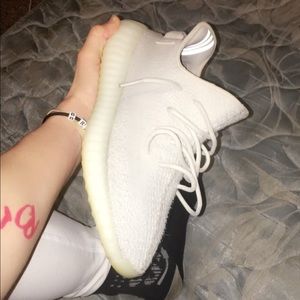 Selling yeezys 350 boost v2 triple white